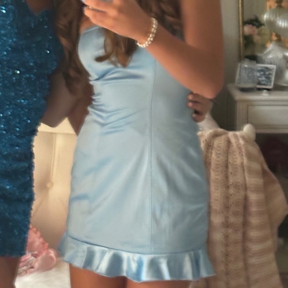 Satin baby blue mini dress - Picture 2 of 3